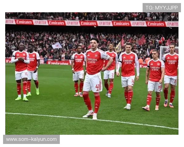 阿森纳训练基地开放日，赖斯与球迷互动展现亲和力